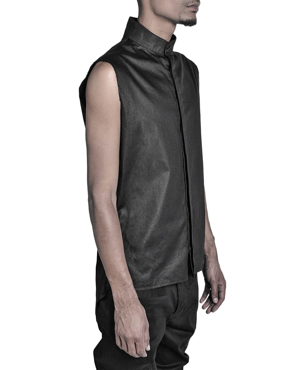 SLEEVELESS COLLAR SHIRT